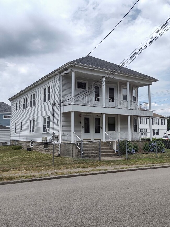 Building Photo - 982 York Ave
