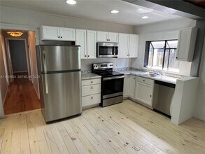 Building Photo - 606 SW 11th St