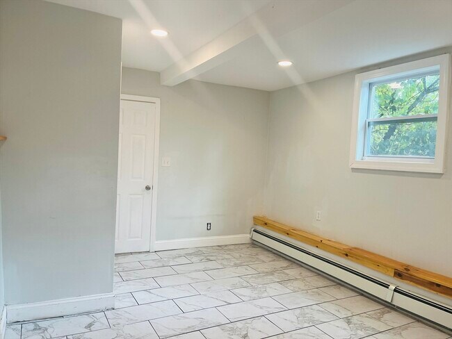 Building Photo - 483 South St