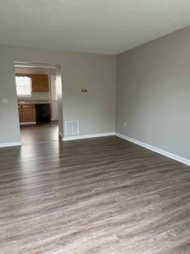 Building Photo - 211 Aqueduct Dr