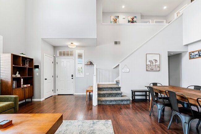 Entry Way - 5006 Rowe Dr