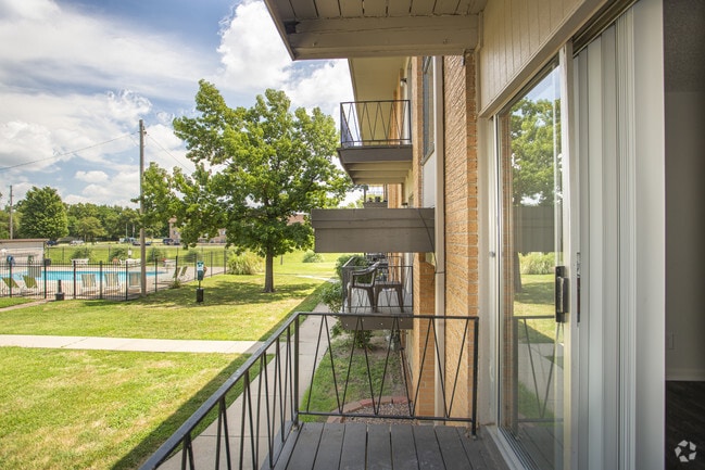 Building Photo - Skyline Apartments
