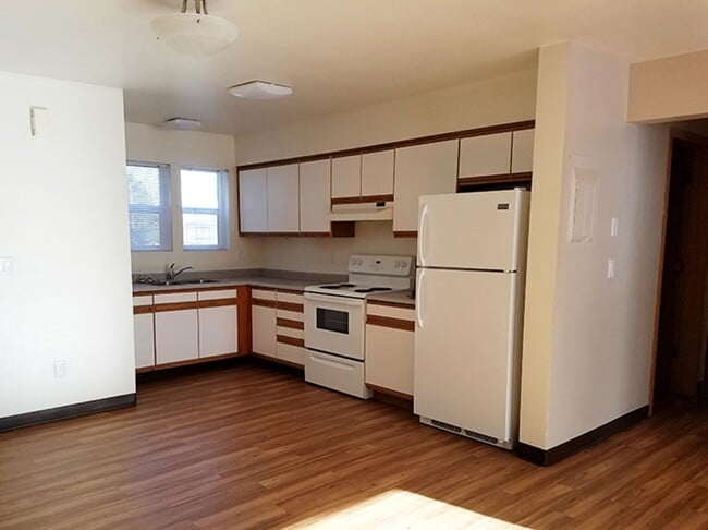 Building Photo - Rental