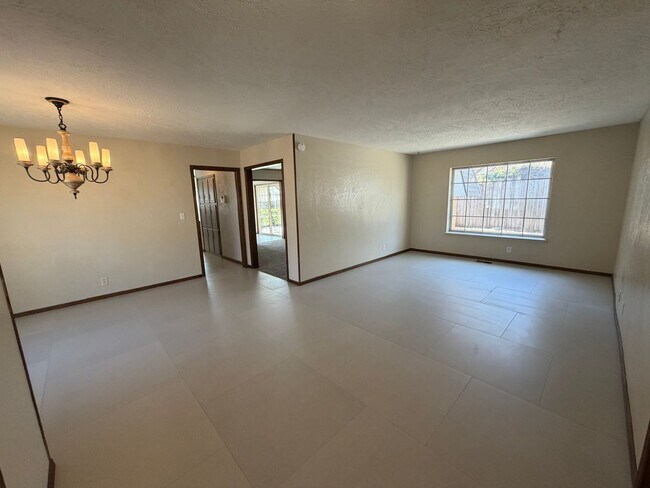 Foto del edificio - Beautiful 3bed/2.5bath Updated Westside Norman Home Available for Rent!