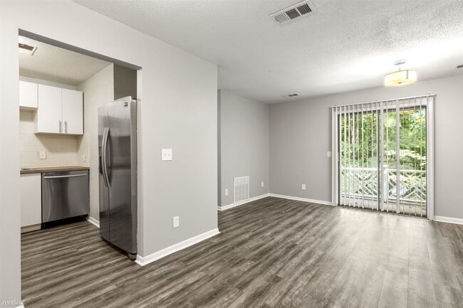 Building Photo - 3 br, 2 bath Condo - Woodbriar Management ...