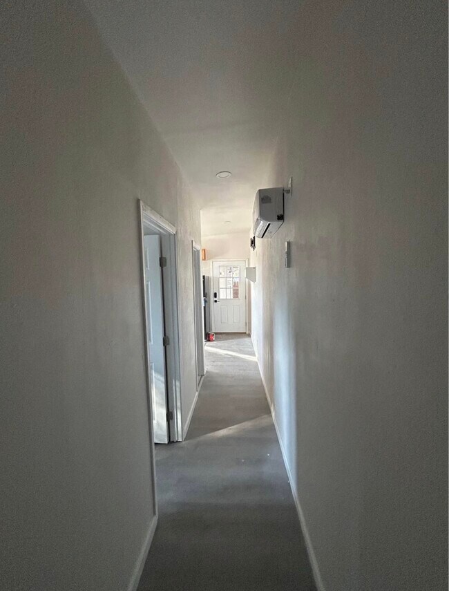 Foto del edificio - 150 Merrill Dr