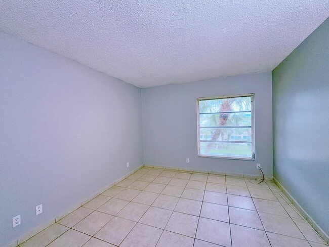 Foto del edificio - 460 NW 20th St