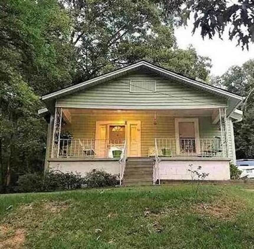 Primary Photo - 3BR Cozy Starter Home with Spacious Layout