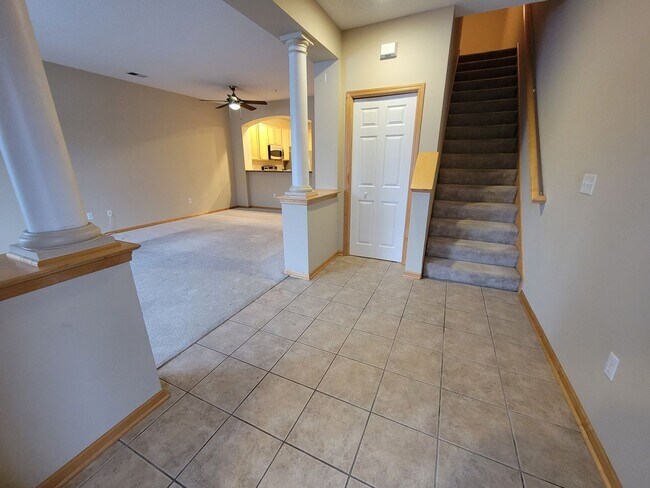 Building Photo - Lovely 2 Bed / 2 Bath TH w/ Heated Underground Parking in Plymouth!