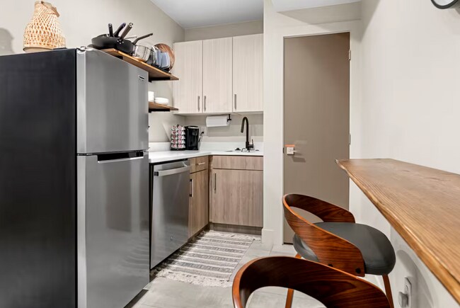 Foto del edificio - 1348 Zenobia St