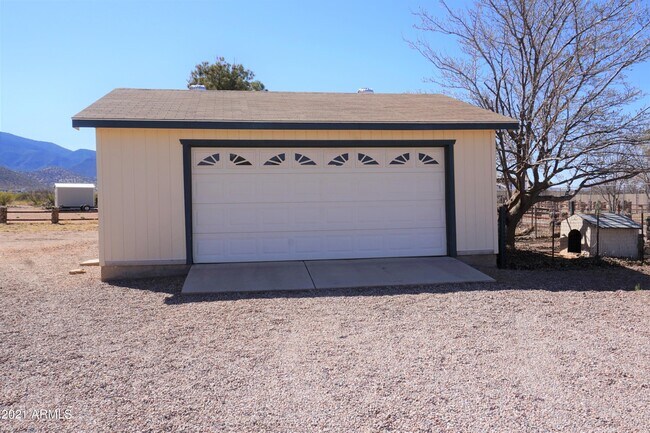 Building Photo - 5808 S Wild Rose Rd