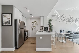 Building Photo - Continuum