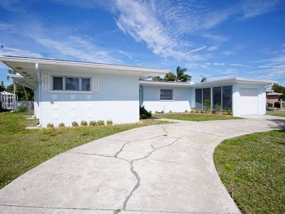 Foto del edificio - 437 Driftwood Rd