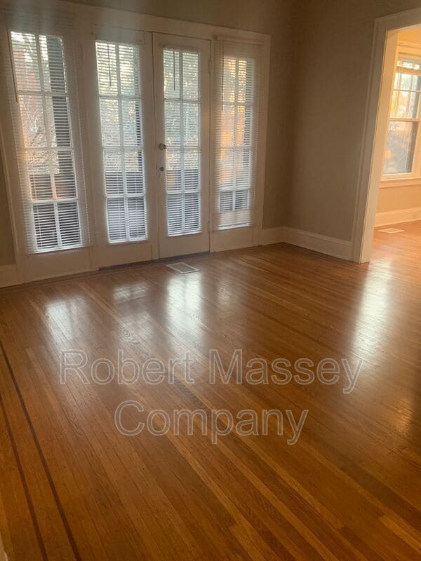 Foto del edificio - 2424 Glenmary Ave