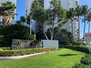 Building Photo - 16711 Collins Ave