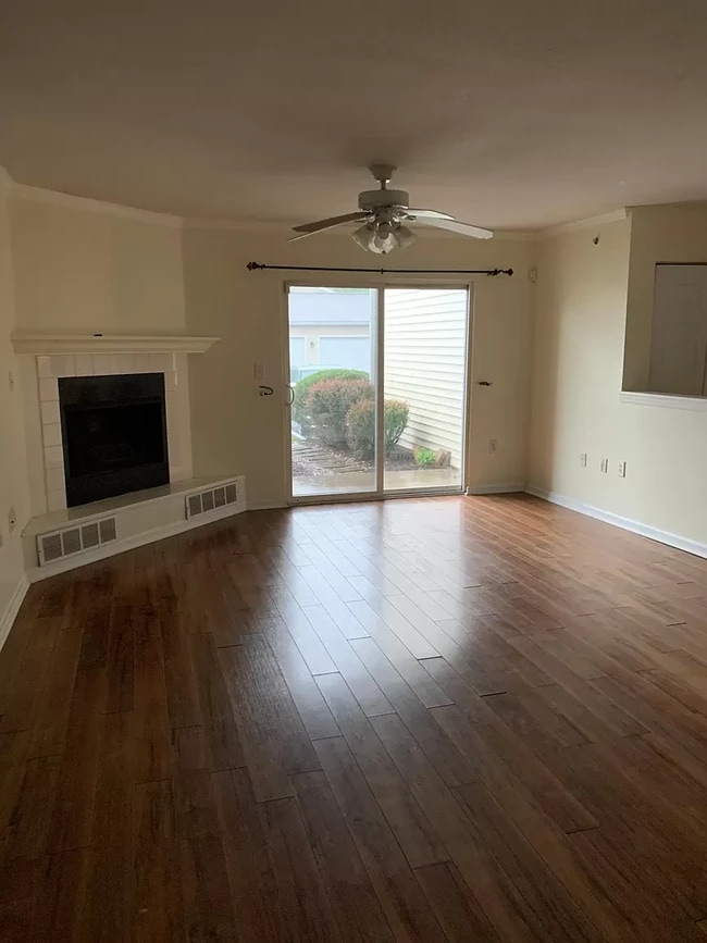 Living Room - 4108 Lenox Oval
