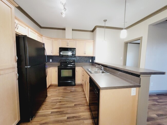 Building Photo - 304 Ambleside Link SW