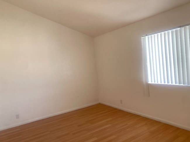 Building Photo - 390 E Madison Ave