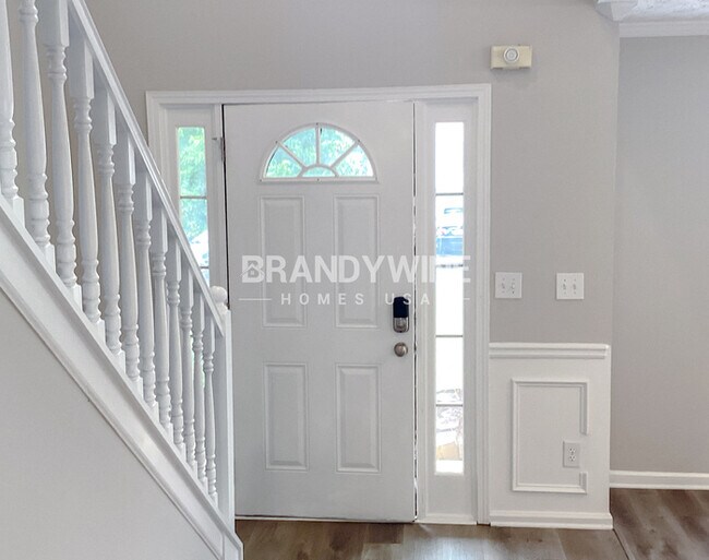 Building Photo - 2025 Newton Estates Dr