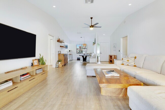 Foto del edificio - 124 Timberline Dr