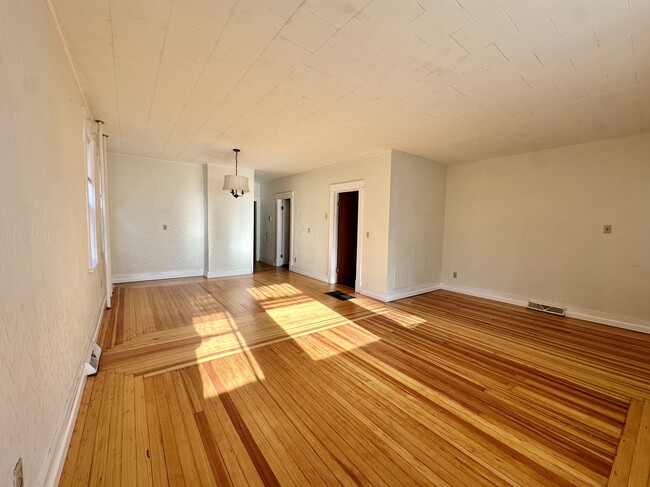 living/dining room area - 1039 Palmer Ave