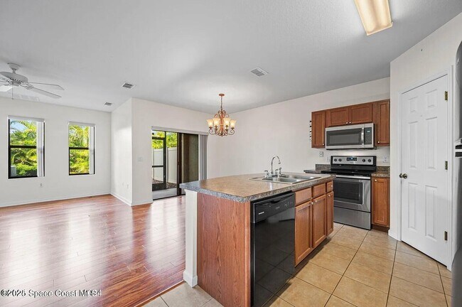 Building Photo - 1375 Lara Cir
