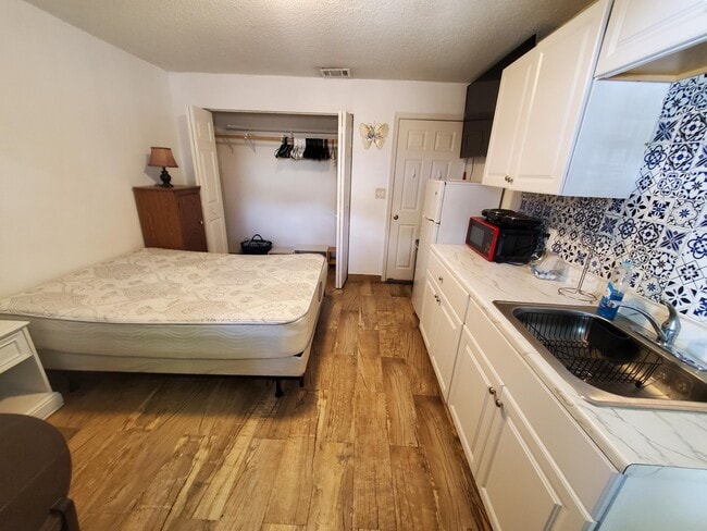 Building Photo - 7171 SW 14th St