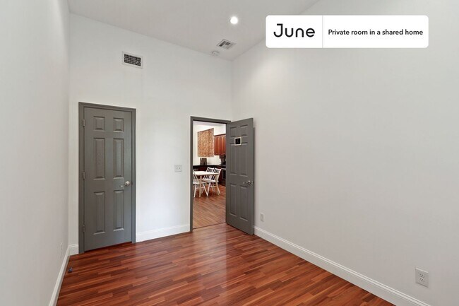 Foto del edificio - Room in Shared 4 bed/1 bath home