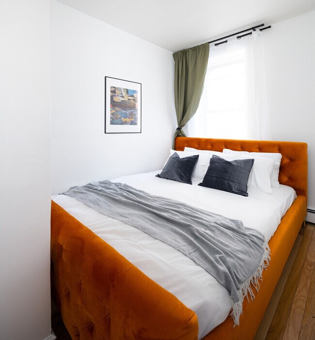 Foto del edificio - 310 W 53rd St