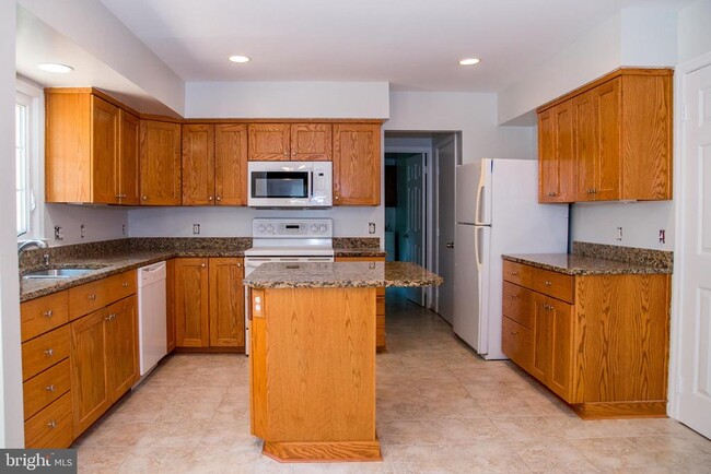 Building Photo - 6015 Burnside Landing Dr