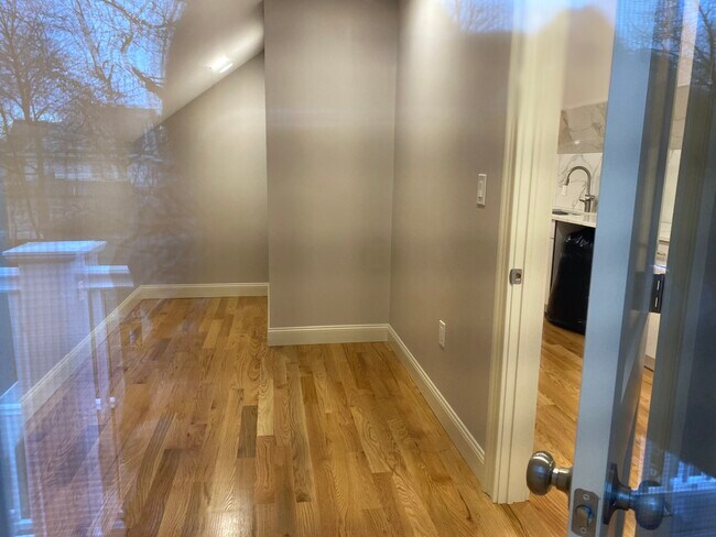 Office room - 585 Highland Ave