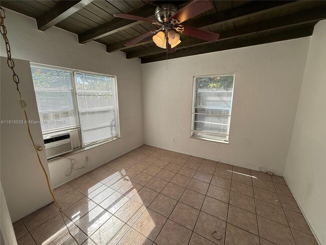 Foto del edificio - 5820 Arthur St