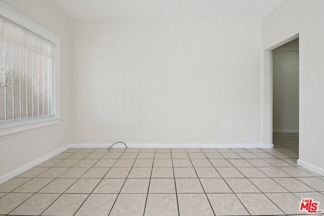Foto del edificio - 1464 1/2 W 35th Pl