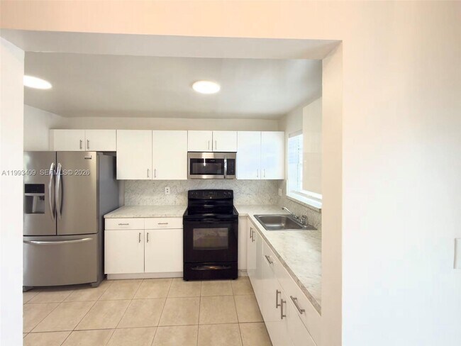 Foto del edificio - 609 S State Rd 7