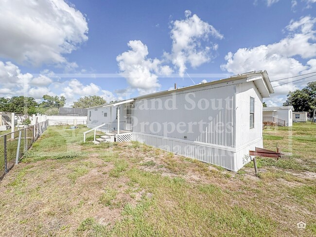 Foto del edificio - 1175 Meadow Lawn Street