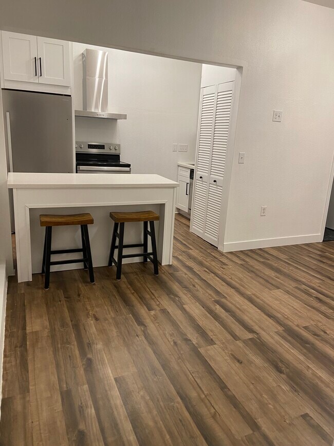 Foto del edificio - 5302 Hibiscus Dr