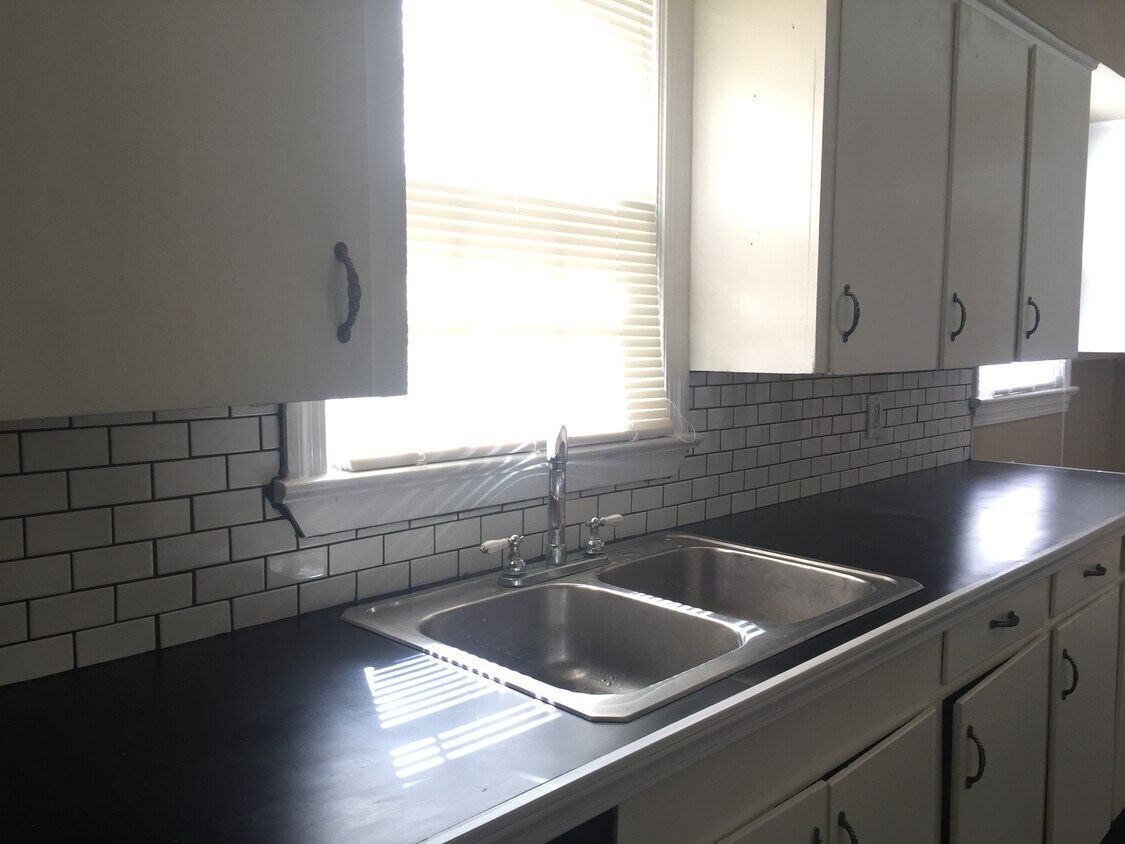 Foto principal - 325 E Northside Dr