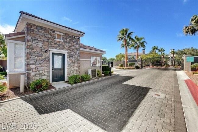 Building Photo - 10809 Garden Mist Dr