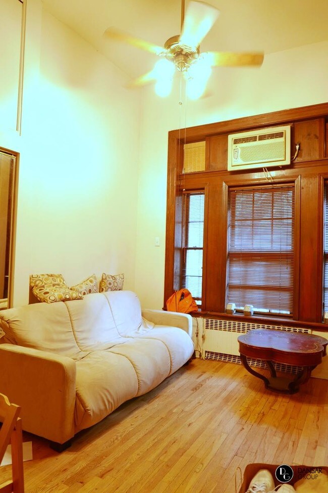 Building Photo - 53 W 84th St