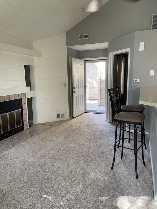 Building Photo - Sunny One Bedroom Apartment For Rent In Gu...