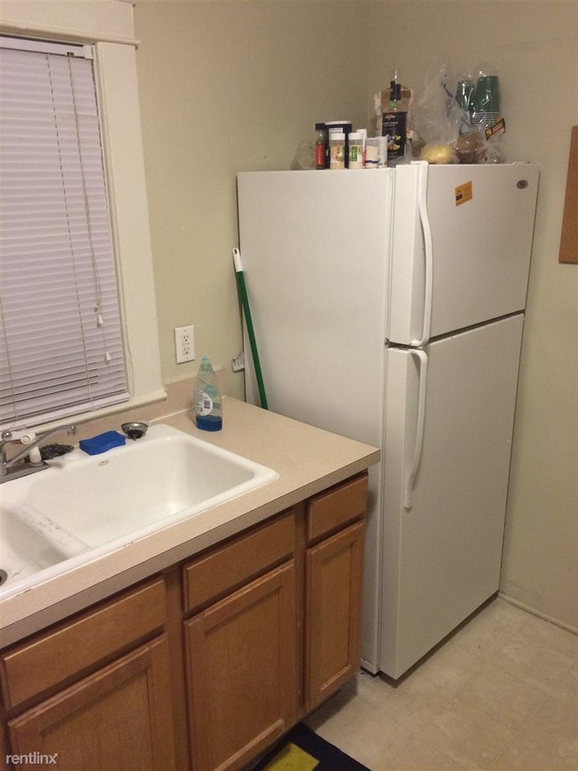 Building Photo - 1207 Cambridge Ct