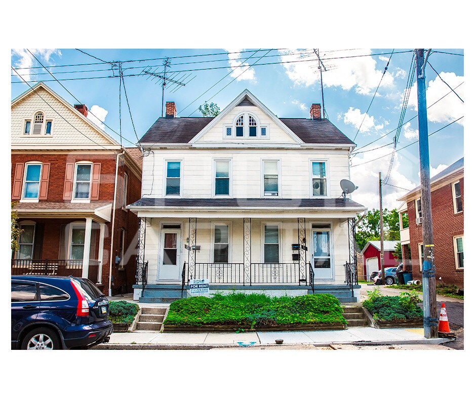 Primary Photo - 32 W Hanover St