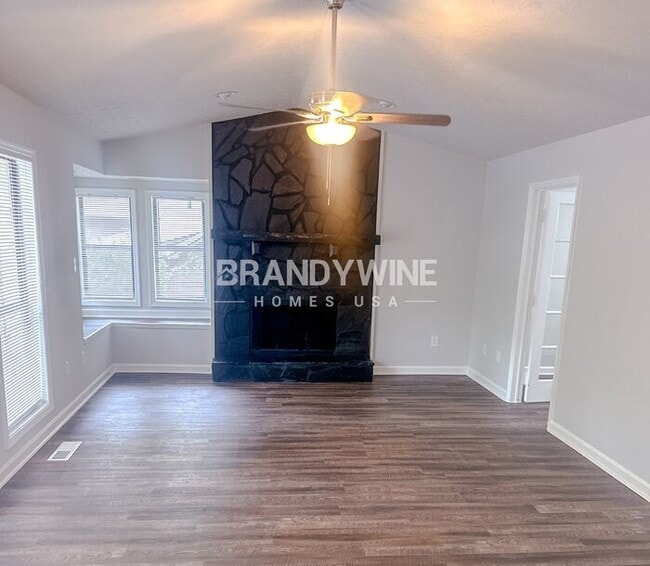 Building Photo - 4527 Hickory Grove Dr NW