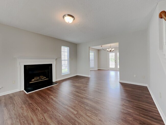Building Photo - Save 1/2 on Rent by Aug. 31st!