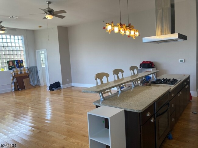 Building Photo - 988 Johnson Pl