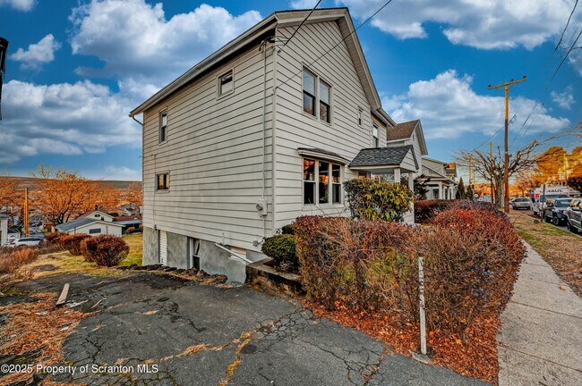 Foto del edificio - 814 S Webster Ave