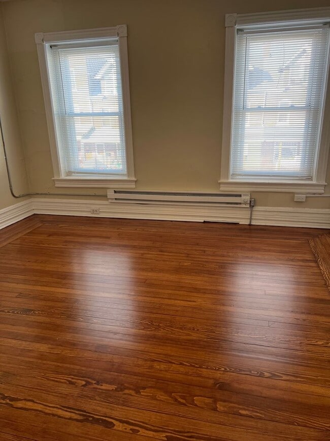 Building Photo - 718-718 Washington St