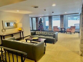 Foto del edificio - 400 Ascot Dr