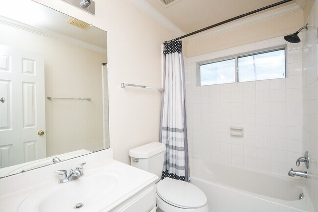 Foto del edificio - 14234 Silver Glade Ln