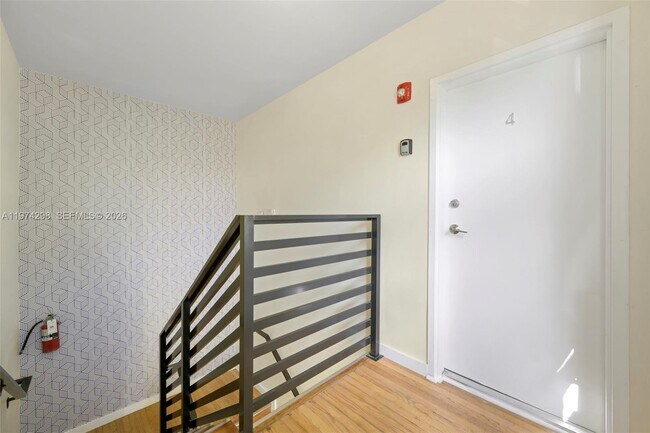 Foto del edificio - 571 NE 82nd St